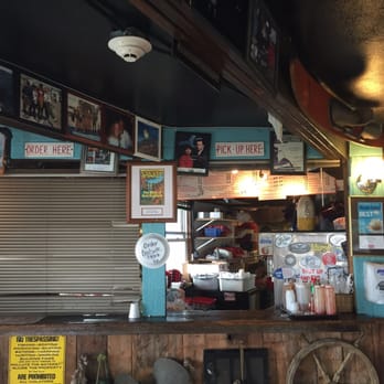 Flo's Clam Shack - Pick up downstairs - Seafood Near Me - Middletown, Rhode Island