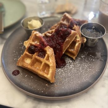 Café Fig - Waffles & berries - Cafes Near Me - Los Angeles, California