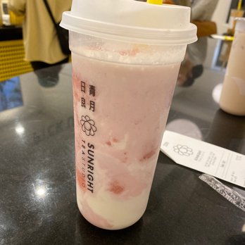 Sunright Tea Studio - Strawberry smoothie - Bubble Tea Near Me - Irvine, California Sunright Tea Studio - Strawberry smoothie - Bubble Tea Near Me - Irvine, California
