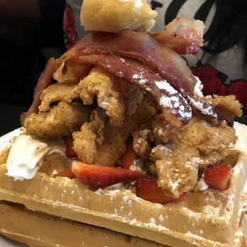 Maple Leaf Diner - Chicken bacon waffle - American Near Me - Dallas, Texas Maple Leaf Diner - Chicken bacon waffle - American Near Me - Dallas, Texas