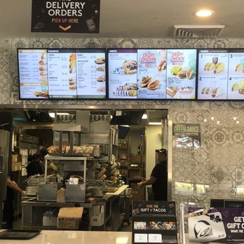 Taco Bell - 2 workers with no masks while taking order and prepping food. Did the mask requirements get dropped for food servers? - Fast Food Near Me - Sacramento, California