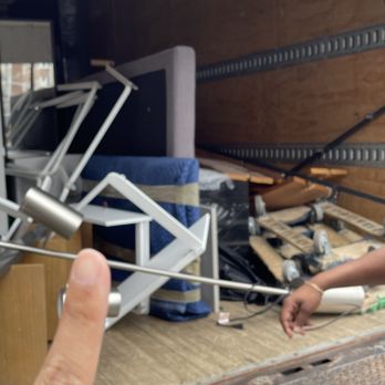 Man With A Van - How they load your furnitures! SLOPPY!! - Movers Near Me Man With A Van - How they load your furnitures! SLOPPY!! - Movers Near Me
