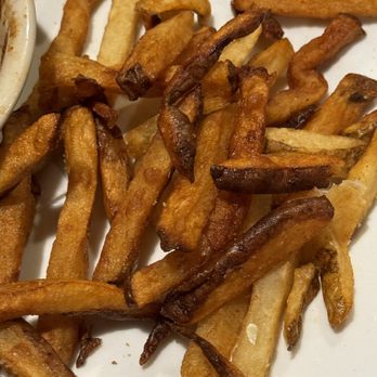 Dogfish Head Alehouse - Dismal beach fries experience: A culinary catastrophe of burnt, greasy horror, as if fried in ancient, rancid oil. A taste bud betrayal... - Bars Near Me - Gaithersburg, Maryland
