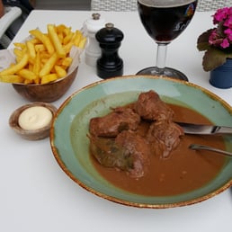 Pork stoovlees and leffe bruin.