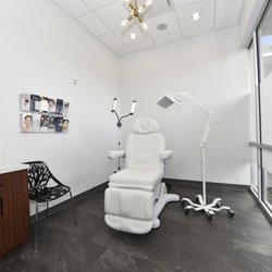 Fleek Brows Microblading & Training