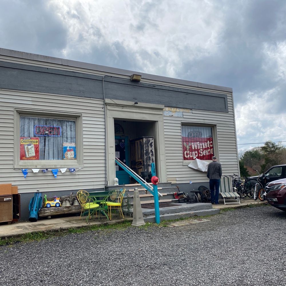Griff's Thrifts, Gifts & Antiques - Antiques Near Me - Gum Spring, Virginia
