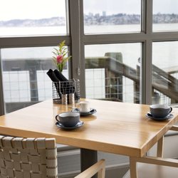 Packers Kitchen + Bar - Seaside seating in the dining room