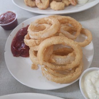Grady's Seafood - This is the "small" onion rings - Seafood Near Me - Graceville, Florida