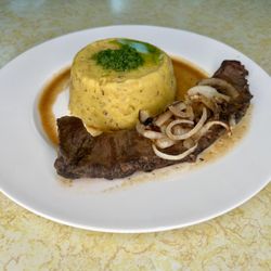Mofongo y Algo Más - Churrasco con mofongo