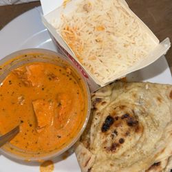 Curry & grill - Chicken tikka masala with rice and garlic naan bread
