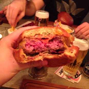 Burgerclub - Medium rare is how they serve it. As it's supposed to be. - Diners Near Me - Rotterdam, ZH