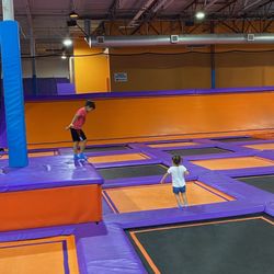 Trampoline floor