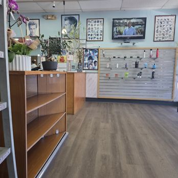 Precision Cutz - Lobby seating - Hair Salons Near Me - Union City, California Precision Cutz - Lobby seating - Hair Salons Near Me - Union City, California