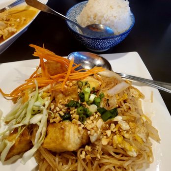 Chontong Thai Cuisine - Pad Thai w Tofu - Thai Near Me - Seatac, Washington Chontong Thai Cuisine - Pad Thai w Tofu - Thai Near Me - Seatac, Washington