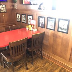 Litton's Market and Restaurant - Empty tables