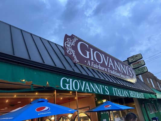 Giovanni's by null
