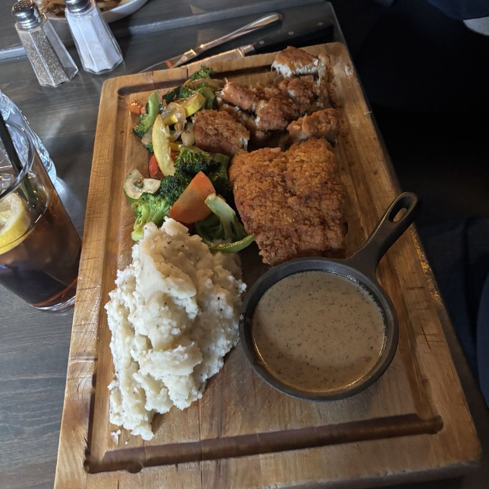 Crispy chicken cutlet with peppercorn sauce