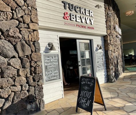 Tucker & Bevvy by null