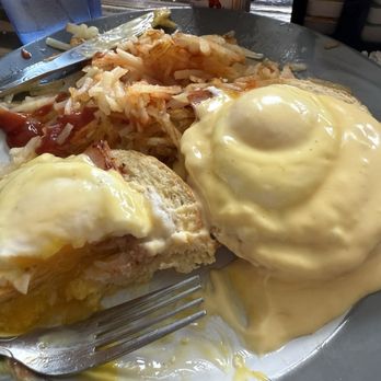 Heritage House Cafe - Eggs Benedict - Cafes Near Me - Vacaville, California Heritage House Cafe - Eggs Benedict - Cafes Near Me - Vacaville, California