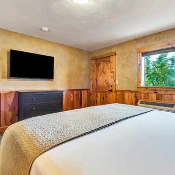 Wall Street Suites - King guest rooms with Enso® Sleep System mattress. - Hotels Near Me - Bend, Oregon Wall Street Suites - King guest rooms with Enso® Sleep System mattress. - Hotels Near Me - Bend, Oregon