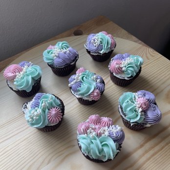 Indie Sweets - six cupcakes on a wooden table - Cupcakes Near Me Indie Sweets - six cupcakes on a wooden table - Cupcakes Near Me