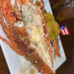 Michael Sea Food - Langosta con tostones y ensalda