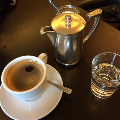 Die Goldene Bar by null