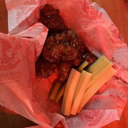 Macado's - Wings