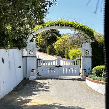 Mt Ada - Gate into driveway - Bed & Breakfast Near Me - Avalon, California Mt Ada - Gate into driveway - Bed & Breakfast Near Me - Avalon, California
