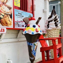 Mr G's Ice Cream & Grill - Mr. G's Ice Cream & Grill Sundae and Ice Cream Cone Statues