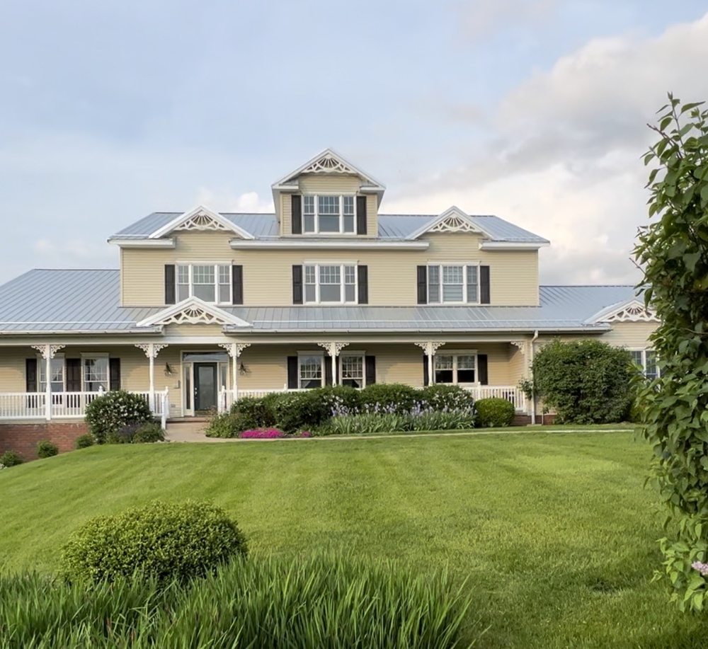 HILLSIDE INN Updated September 2024 5676 Township Rd 362