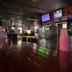 Maple Avenue Pub - Old school is new again.