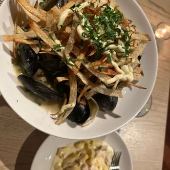 Pasta Moon - Steamed P.E.I. Mussels ; chicken Alfredo - Italian Near Me - Half Moon Bay, California Pasta Moon - Steamed P.E.I. Mussels ; chicken Alfredo - Italian Near Me - Half Moon Bay, California