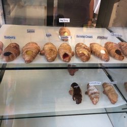 Darel's Bakery & Sweets - Display is pretty bland and needs visual appeal