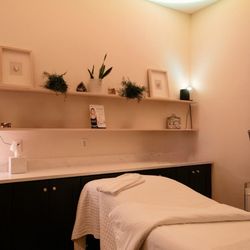 Love + Roots - One of three clean and serene aesthetic rooms.