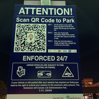 Marshalls - Parking sign - Department Stores Near Me - Los Angeles, California
