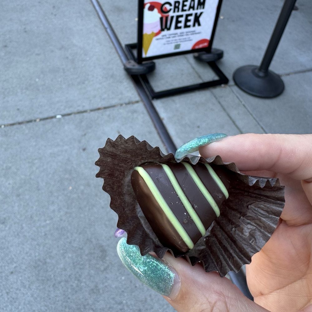 See's Candies - Candy Stores Near Me - Sacramento, California See's Candies - Candy Stores Near Me - Sacramento, California
