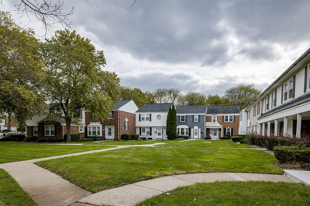 GLENS AT BLOOMFIELD APARTMENTS 10 Photos 7480 Bingham Rd