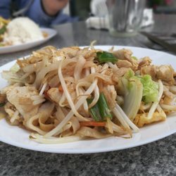 Meister Chang - Hervorragend: "Pho Xao Ga" (Breite Reisnudeln mit Hähnchenfleisch, Gemüse und Eiern)