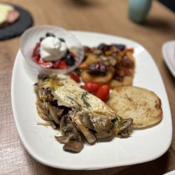 Goemon Izakaya Bar & Karaoke Lounge