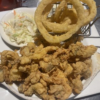 Grille 58 - Whole belly clam dinner - American Near Me - Halifax, Massachusetts