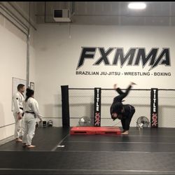 Fxmma - Brazilian Jiu-Jitsu - Practicing throws on the crash pad.
