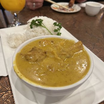 Mai's Vietnamese Restaurant - Chicken coconut curry - Vietnamese Near Me - Langley, British Columbia