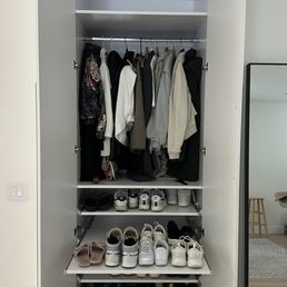 Entrance Closet Entrance Closet