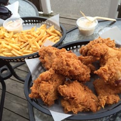 Hemmesta fried Chicken - HFC - Familjeportion: 9 kyckling, pommes, cole slaw och 1,5 läsk