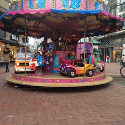 Weihnachtsmarkt Lister Meile - Carousel for the little kids directly at the station