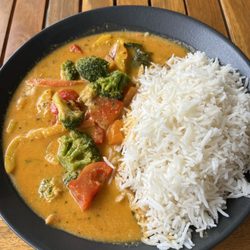 Tea N Takeaway - Thai red curry with veggies