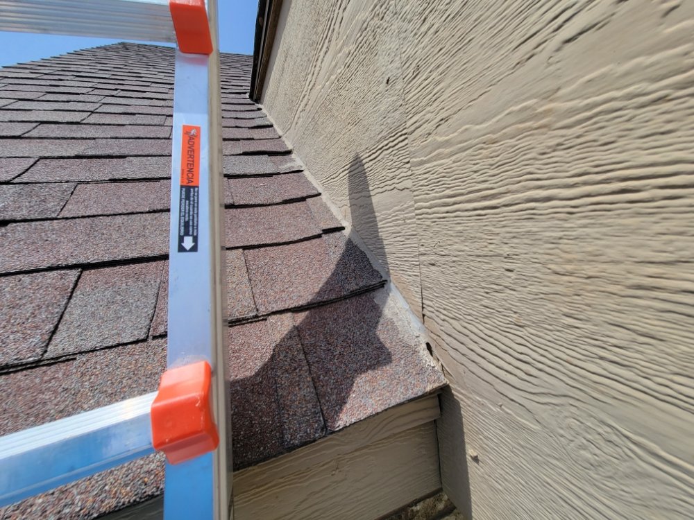 Slide of Lee's Roofing & Construction