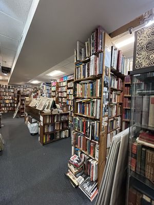 Commonwealth Books by null