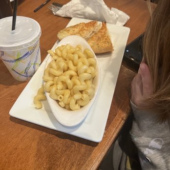 Brick's - Kids' pasta with butter and side of cheese/garlic toast - New American Near Me - Placerville, California